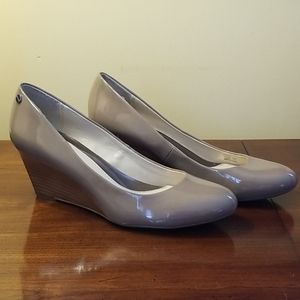 Light brown grayish Rubber botton wedges